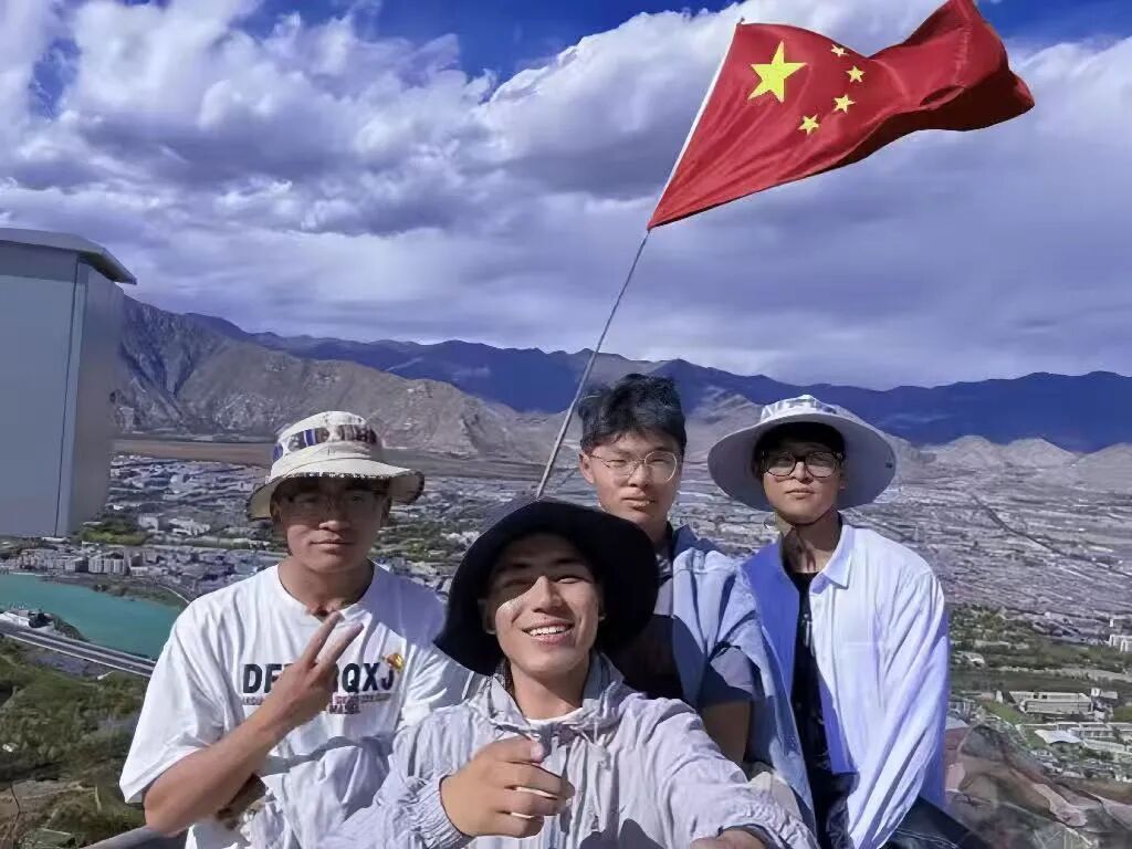 一场雪域高原上的支教接力