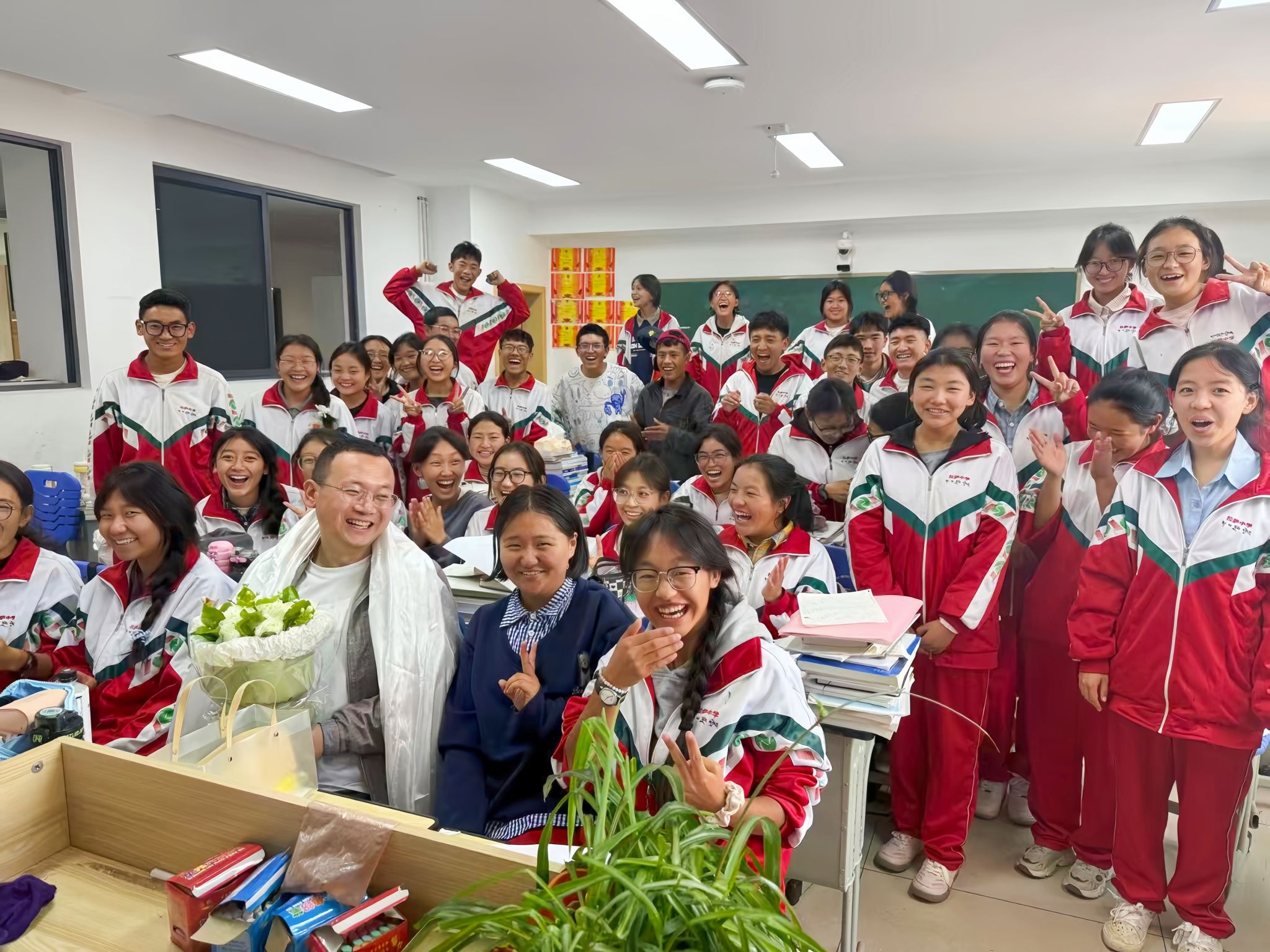 青春作答 雪山见证 ——陕西师范大学接续十五载援藏纪实