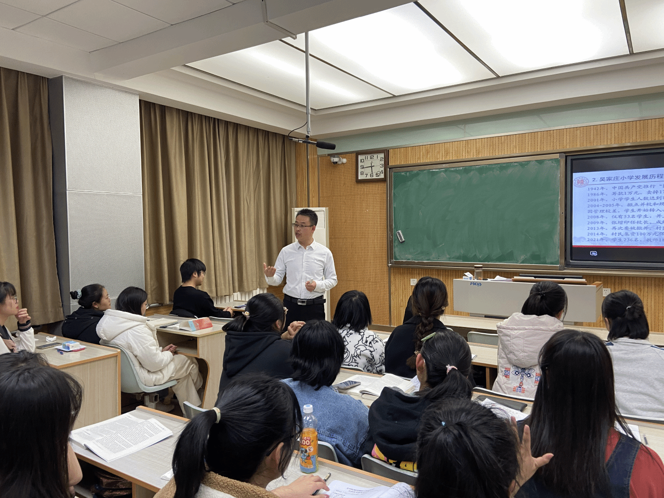田雄副教授为“优师计划”师范生讲授“中西部乡土社会认知”课.png