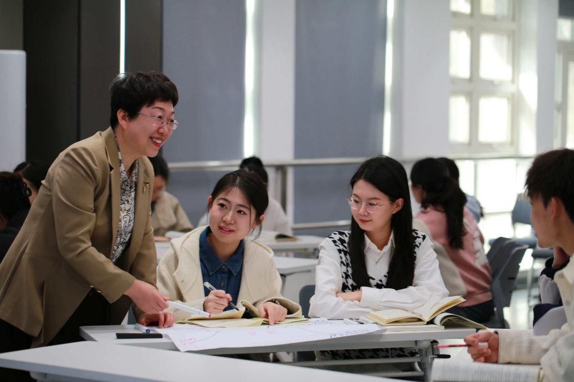 “全国三八红旗手”李少梅的西部乡村教育情
